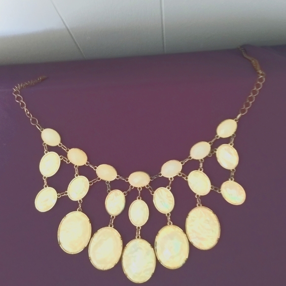 Vintage Cream Yellow Irredecent Beads Bib Style Necklace costume jewelry - Picture 1 of 2